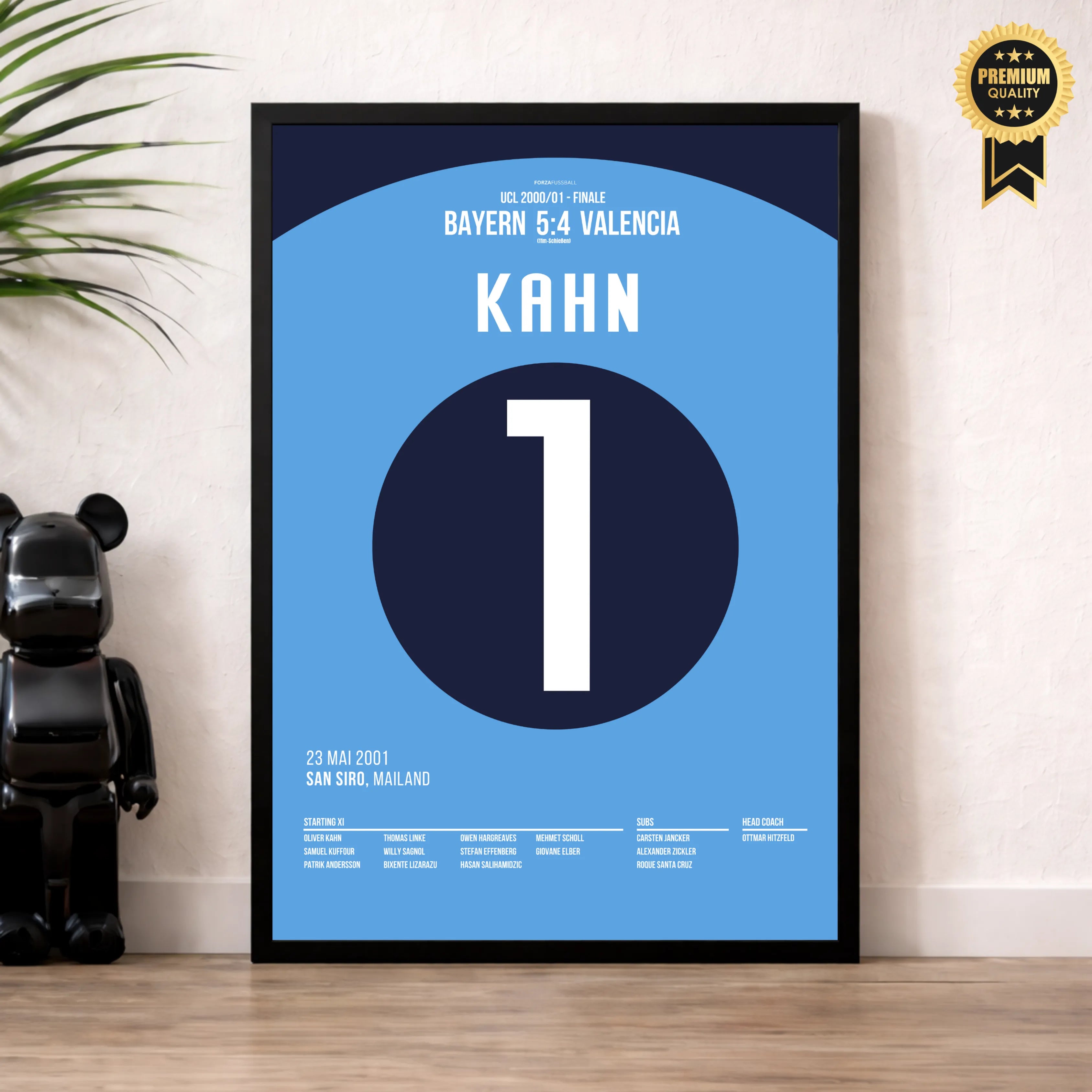 Titan Oliver Kahn hält im CL Finale von 2001 drei Elfmeter Fußball Poster mit Rahmen