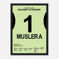 Muslera trifft und geht als Legende Fußball Poster mit Rahmen