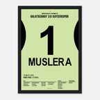 Muslera trifft und geht als Legende Fußball Poster mit Rahmen
