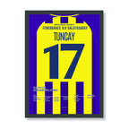Tuncay und Fener schrauben Gala mit 6:0 auseinander Fußball Poster mit Rahmen