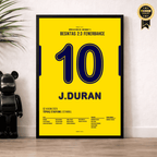 Duran und Fenerbahce drehen das Derby vs Besiktas Fußball Poster mit Rahmen