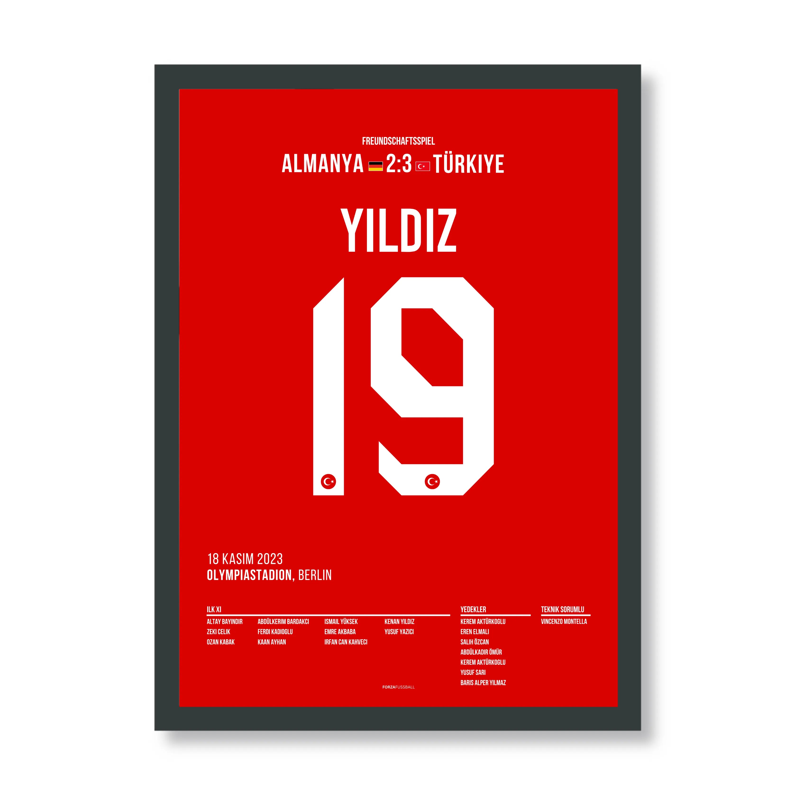 Kenan Yildiz knallt den Ball gegen Deutschland unter die Latte