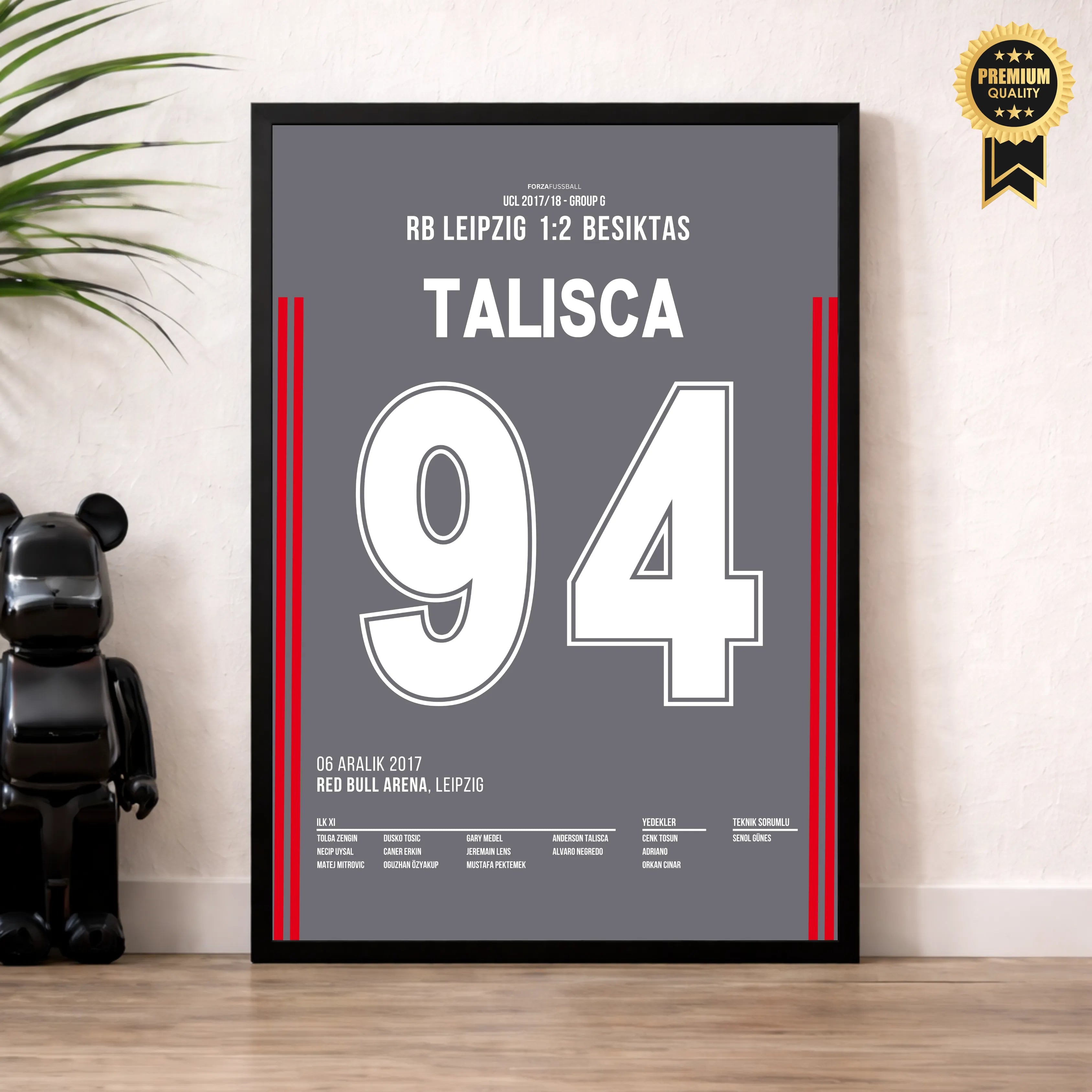 Talisca führt Besiktas zum UCL Gruppensieg in Leipzig Fußball Poster mit Rahmen