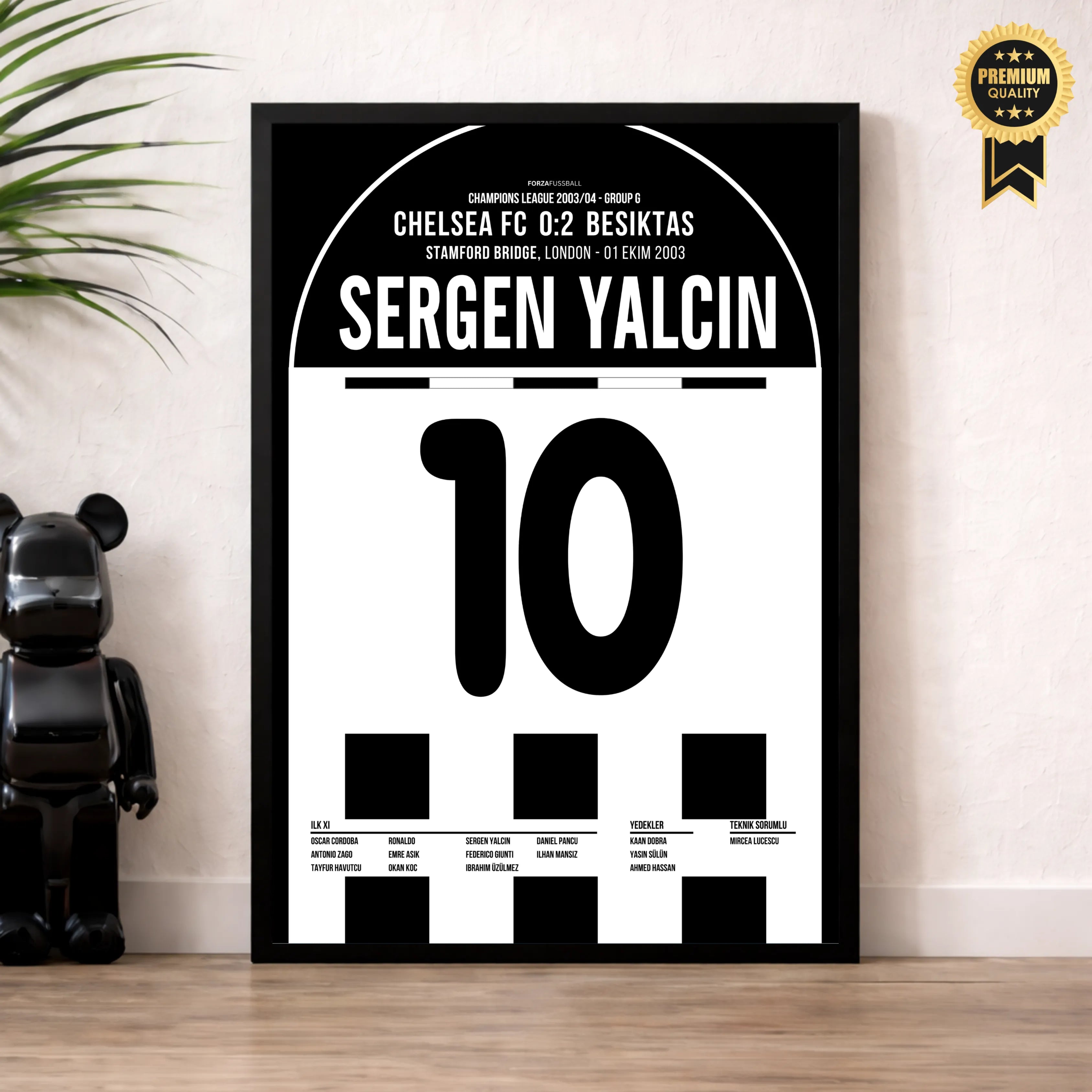 Sergen Yalcin und Besiktas übernehmen die Stamford Bridge Fußball Poster mit Rahmen