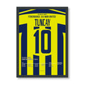 Tuncay Sanli wird zum Hattrick Hero gegen ManU Fußball Poster mit Rahmen