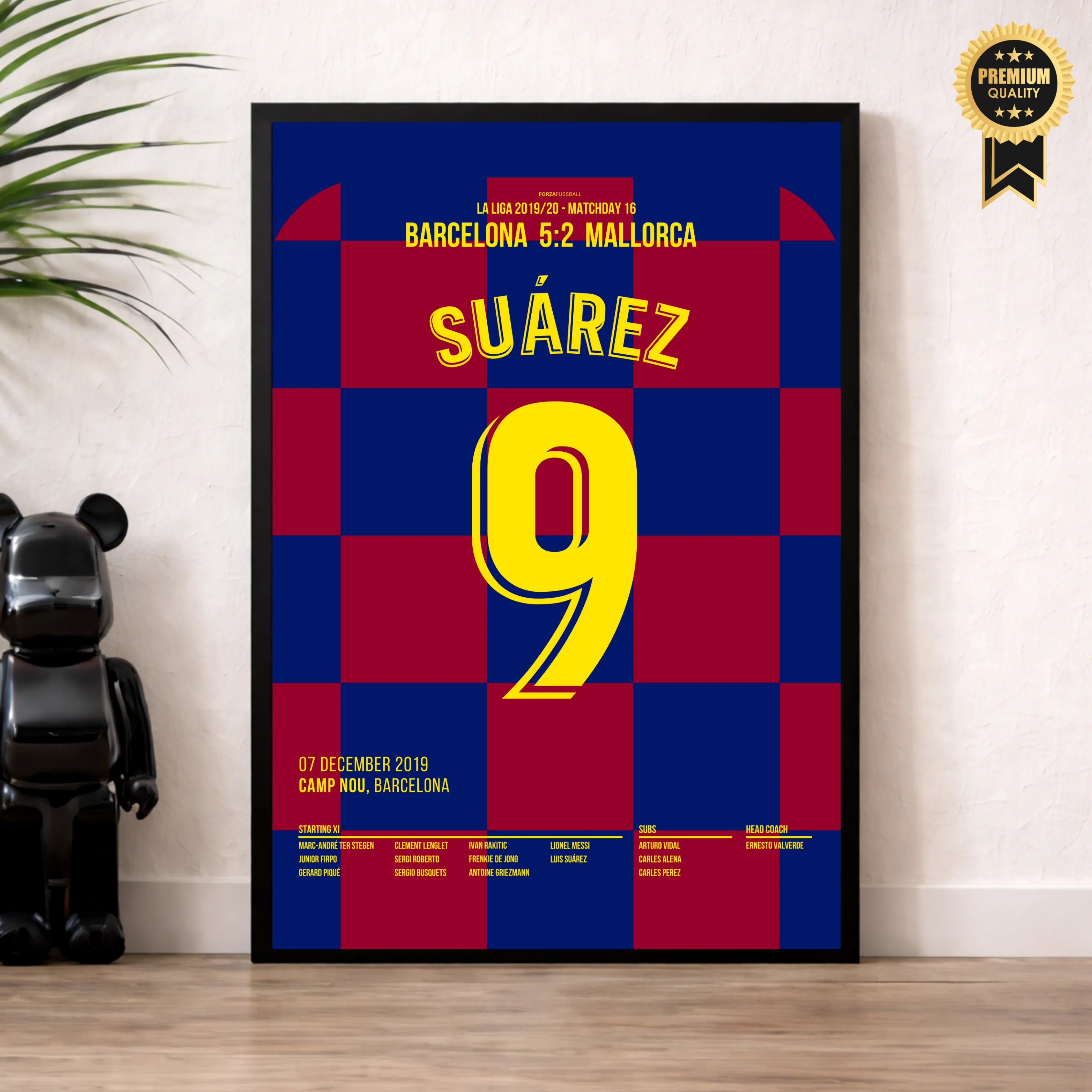 Luis Suárez trifft mit legendärem Hackenlupfer Fußball Poster mit Rahmen